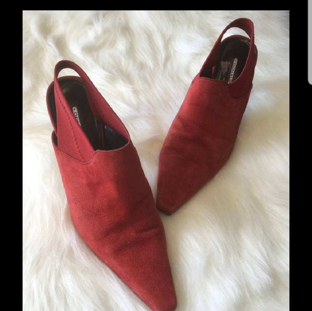 9m Donald J. Pliner red sueade slingback heel.